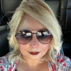 Meet your Posher, Xiomy